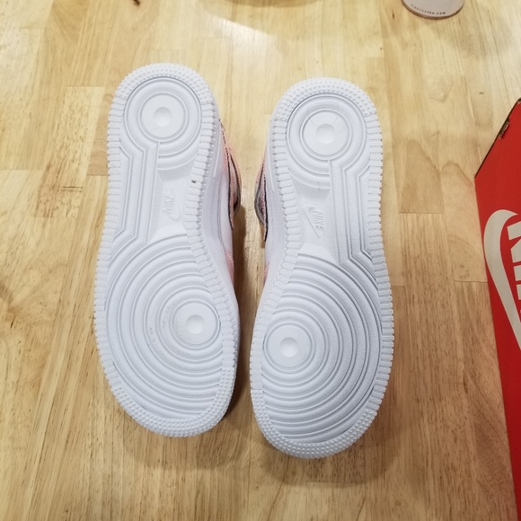 Custom Air Jordan 1 Light Pink - Picture 5 of 7